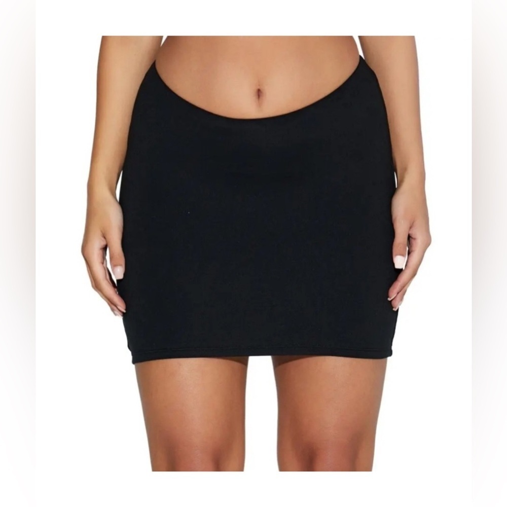 Naked wardrobe scoop front sleek skirt Size XS